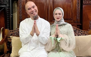 Mulan Jameela Foto Bareng Eks Suami Di Wisuda Anak, Keberadaan Ahmad Dhani Dipertanyakan