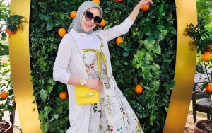 Syahrini Bikin Takjub Dengan   Sarung Tangan Seharga iPhone 12