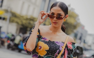 Ditemani Senja, Aulia Sarah Tampil dengan Crop Top Tuai Pujian