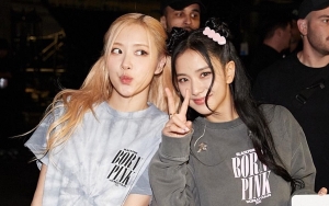 Jisoo Cium Rose di Konser BLACKPINK