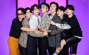 Beda Pose Masing-Masing Member BTS Bareng Jin Jelang Wamil Kelewat Relate