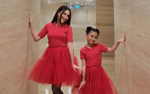 Anak Ayu Ting Ting Disapa dan Dipegang Tangannya Oleh Soodam Secret Number, Reaksinya Curi Perhatian