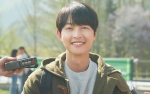 Song Joong Ki Cs Akting Absurd di BTS Scene Kecelakaan 'Reborn Rich' Bikin Pemain Ngakak