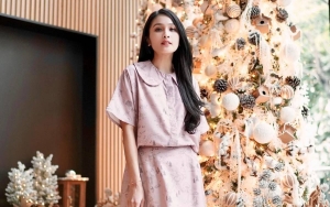 Penampilan Sandra Dewi Pakai Hot Pants Kala Ambil Rapot Anak Jadi Perbincangan