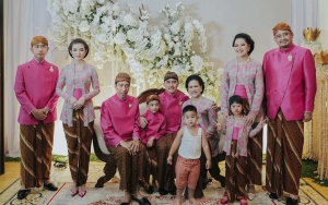 Viral Foto Jokowi Lebih Ceria Gendong Gibran-Kahiyang, Kaesang Digoda Paling Berat