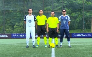 Desta dan Vincent Rompies Hura-Hura Lewat 'Sepak Bola Senang-Senang'