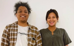 Pose Kocak Indah Permatasari Bikin Arie Kriting Berekspresi Geli Sampai Beri Peringatan