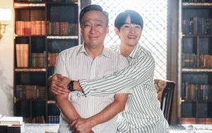 Song Joong Ki Ceria Pesta Bareng Keluarga 'Reborn Rich', Sosok Lee Sung Min Dicari
