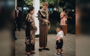 Nahyan Cucu Jokowi Mejeng di Poster Hari Natal, Aksi Ngumpet di Kolong Meja Bikin Ngakak