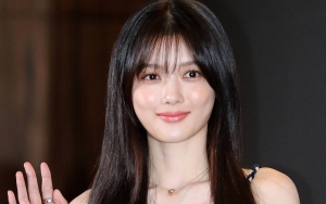 Bak Bocil, Penampilan Kim Yoo Jung Saat Main di Pantai Bikin Gemas