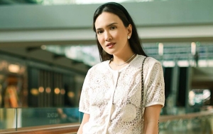 Shandy Aulia Pamer Wajah Bangun Tidur, Penampilan Hanya Berbalut Selimut Jadi Gunjingan