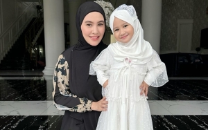 Gemas Banget! Kartika Putri Dimarahi Sang Anak Kala Tahu Foto Seksinya di Masa Lalu