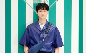 Gestur Lee Jong Suk Saat Diserbu Penggemar di Bandara Jadi Perhatian