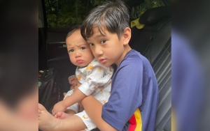 Rafathar Dorong Kursi Roda, Aksi Cipung Main Bareng Anak Disabilitas Bikin Terenyuh
