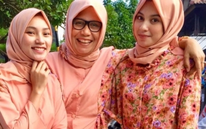 Indah Permatasari Cantik Berkebaya di Acara Lamaran Adik, Momen Haru Bareng Sang Ibu Curi Atensi