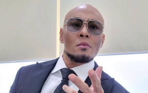 Deddy Corbuzier Kunjungi Makam Warrior Jepang, Pose Kece Ikut Curi Perhatian