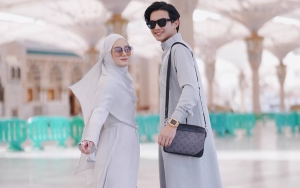 Beda Cara Dinda Hauw Spill Gender Calon Anak Kedua, Rey Mbayang Siapkan Hadiah Duit