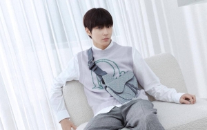 Hwang In Yeop Ciptakan 2 Gaya Bertolak Belakang Pakai Celana Denim Swag