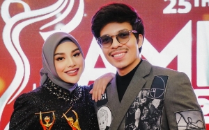 Dinner Berdua Bareng Aurel Jelang Tahun Baru, Atta Halilintar Malah Asyik Main Lato-Lato
