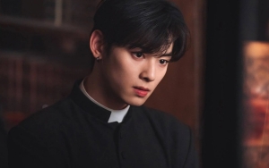 Aksi Keren Cha Eunwoo ASTRO Saat Usir Setan di 'Island' Jadi Perbincangan