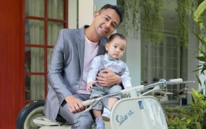 Rayyanza Cipung Putra Raffi Ahmad Santai di 'Singgasana' Mendiang Mami Popon