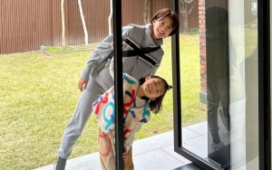 Lee Si Young Daki Gunung Tertinggi di Korsel Sambil Gendong Sang Putra