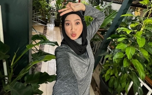 Desy Ratnasari Nempel dengan Sosok Pria di New York Tuai Pro dan Kontra