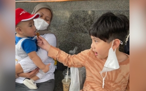 Biasa Ribut, Rafathar Anteng Digendong Sus Rini Bikin Rayyanza Cipung Melongo