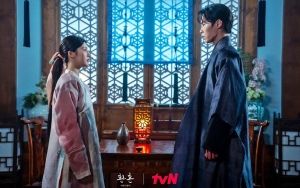 Lee Jae Wook Malah Girang Diamuk Go Yoon Jung di Lokasi 'Alchemy of Souls 2'