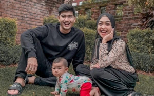 Ria Ricis Ajak Baby Moana Liburan ke Laut, Dipuji Anak Pemberani dan Kuat