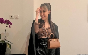 Ayu Dewi Main Lato-lato, Wajah Polos Tanpa Make Up Banjir Pujian