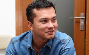 Nicholas Saputra Dikira Pindah Agama Gegara Posting Foto Perayaan Hari Galungan