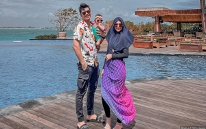 Santai Dihujat Soal Baby Moana, Ria Ricis Pamer Aksi Suami Main Lato-lato