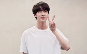 Jin BTS Diduga Unit Leader, Ekspresi Saat Wajah Disiram Air Kala Wamil Bikin Salfok