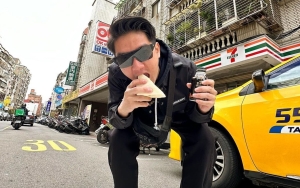 Boy William Asyik Joget di Jalanan Korea Hingga Bikin Kendaraan Terpaksa Berhenti