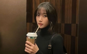 Moon Ga Young Tak Pede Foto Selfie Meski Hasilnya Super Cantik