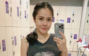 Mawar AFI Santai Pamer Wajah Tanpa Make Up, Penampilan Berkacamata Bikin Salfok