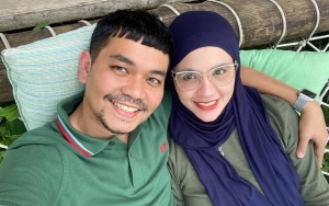 2 Minggu Indra Bekti Masih di Ruang ICU, Aldila Jelita: Jangan Tinggalin Aku Ya