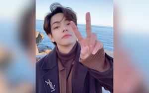 Usai InstaStory, V BTS Datang-datang Ketawa Auto Bikin Makin Penasaran