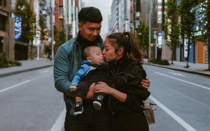 Aksi Baby Izz Ganggu Momen Nikita Willy Foto Romantis Bareng Indra Priawan Super Gemas