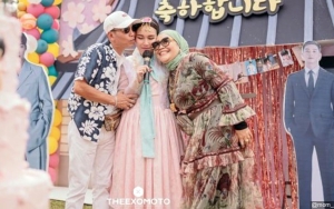  Ayu Ting Ting Diobati Ayah Ojak Pasca Jatuh di Panggung, Pujian Profesional Kembali Terucap