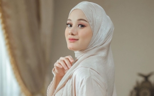 Cantik Pakai Kimono, Dinda Hauw Main Tebak-tebakan Kalimat Terkenal di Jepang