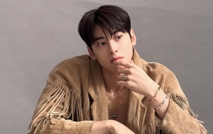 Cha Eunwoo ASTRO Curcol Soal Perubahan Kelopak Mata Kanan Saat Lelah
