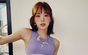 Wendy Red Velvet Pose Pakai Outfit Super Imut, Perut Ngintip Bikin Salah Fokus