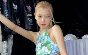 Rose BLACKPINK Usaha Penuhi Permintaan Fans Sambil Tetap Nyanyi di Konser Bikin Gemas