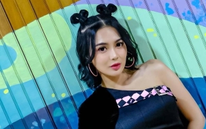 Momen Wika Salim Masak Pakai Baju Seksi Ramai Digoda Wife Material