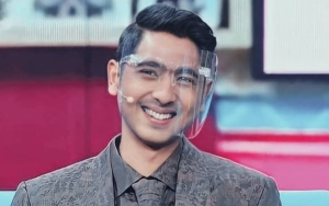 Arya Saloka Lagi-Lagi Bikin Unggahan Galau, Kali Ini Pakai Lirik 'Jangan Dulu Pergi'