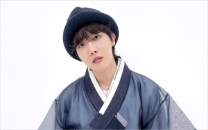 J-Hope BTS Secerah Outfit Saat Jalan Santai di Paris, Harganya Capai Ratusan Juta 
