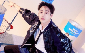 Bang Chan Stray Kids Live Pakai Handuk Mandi, Protes Gegara Makanan Nyeleneh
