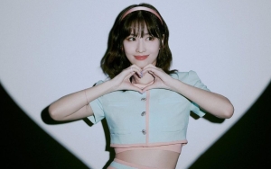 Kostum Terbuka Momo TWICE Jadi Hot Topic